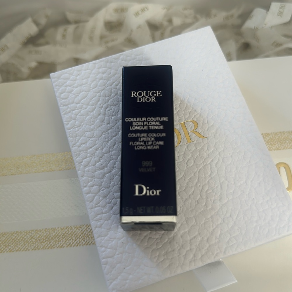 ROUGE DIOR
Couture Color Lipstick - Velvet